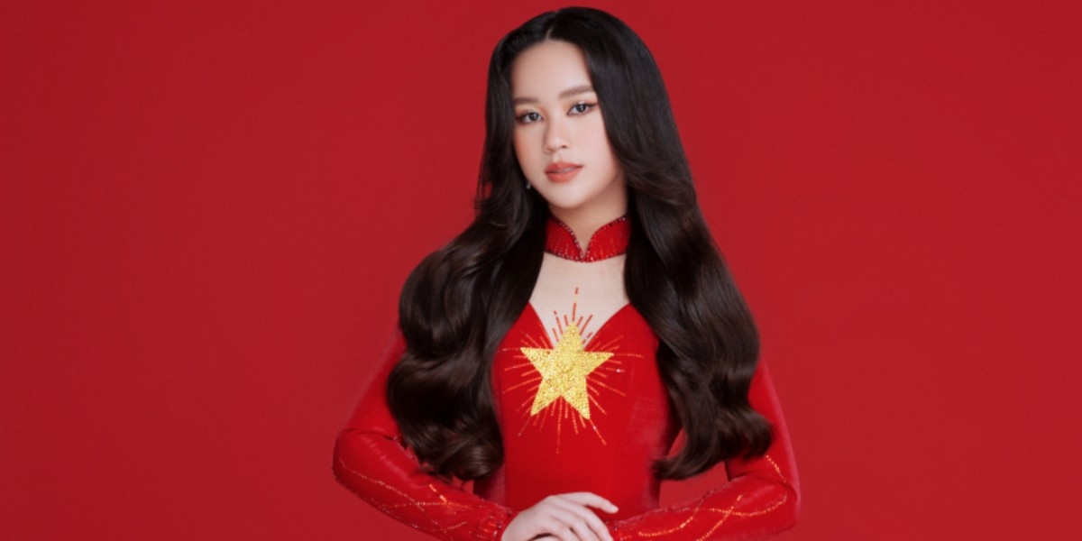 Hoa hậu nhí Bella Vũ khoe sắc vóc, thần thái cuốn hút với áo dài đỏ của NTK Nguyễn Minh Tuấn