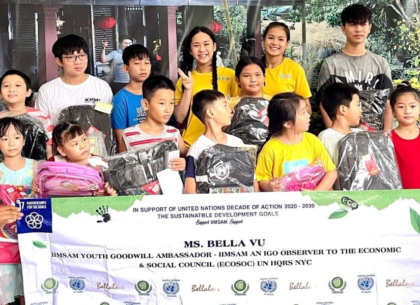 Hoa hậu Bella Vũ tặng quà khuyến học, thu gom đồ cũ cho kho thiện nguyện